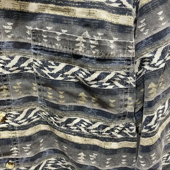 Button down - Picture 2 of 6